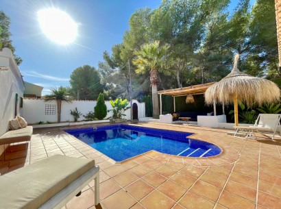 Revente - Villa -
Moraira - Benimeit