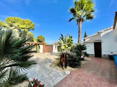Revente - Villa -
Moraira - Benimeit