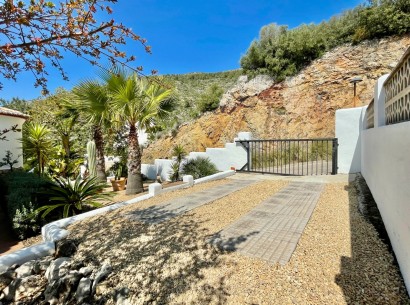 Resale - Villa -
Jalón